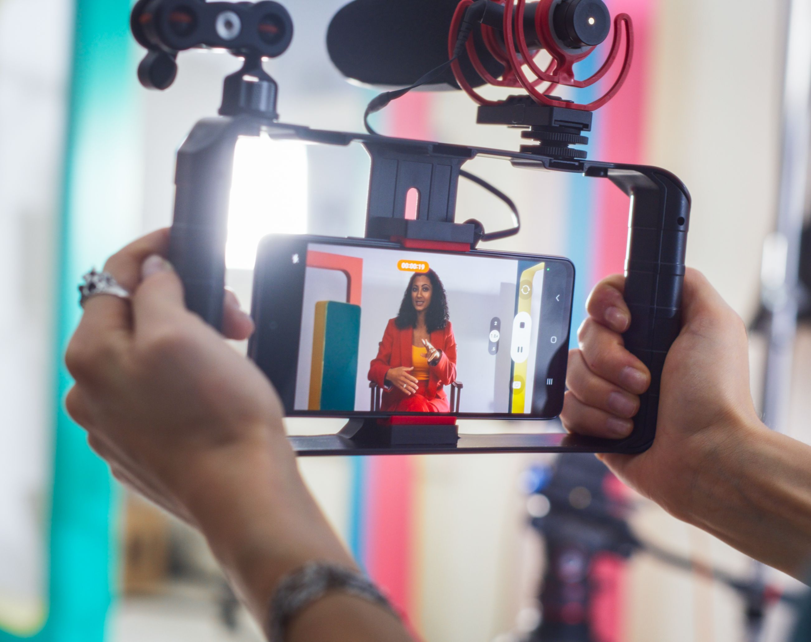 VKTWA Smartphone recording a woman with colorful background.